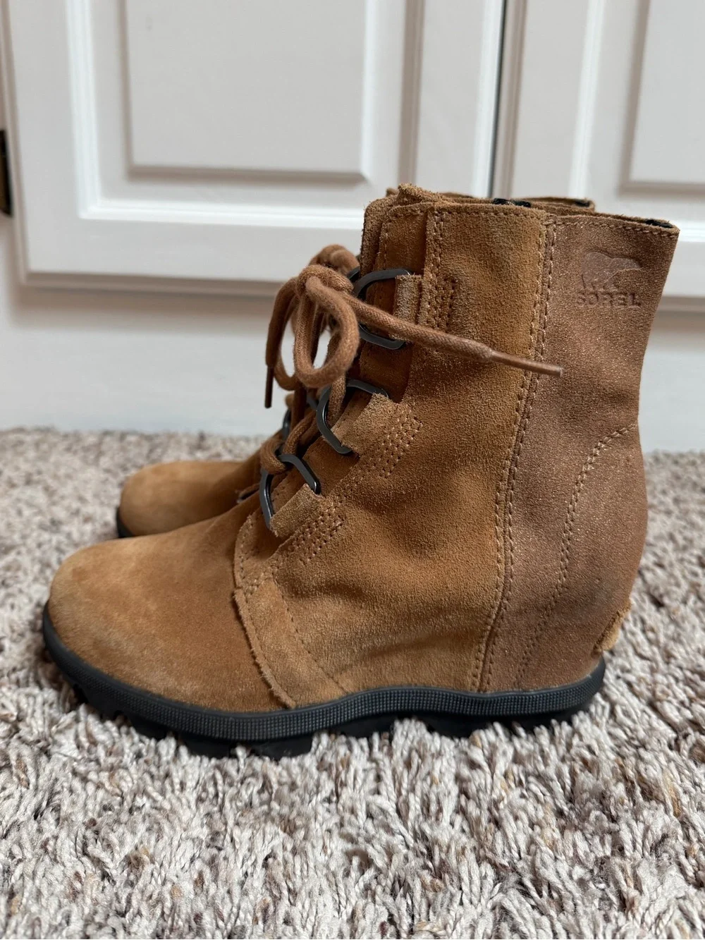 Sorel Joan of Arctic Wedge II Lace Up Boots Tan Suede Size Youth Girls 2